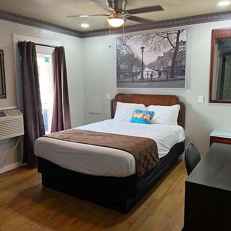 Outpost Motel ドリッピング・スプリングス エクステリア 写真