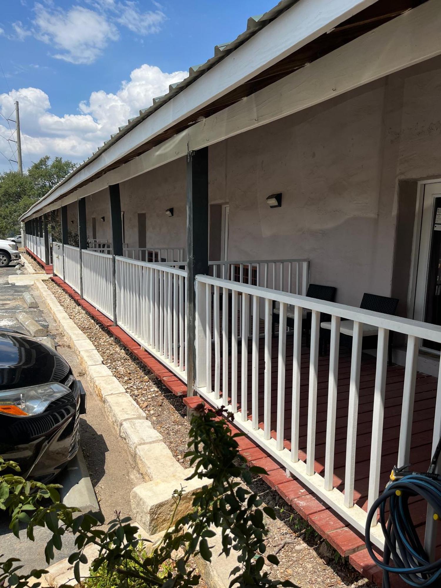 Outpost Motel ドリッピング・スプリングス エクステリア 写真