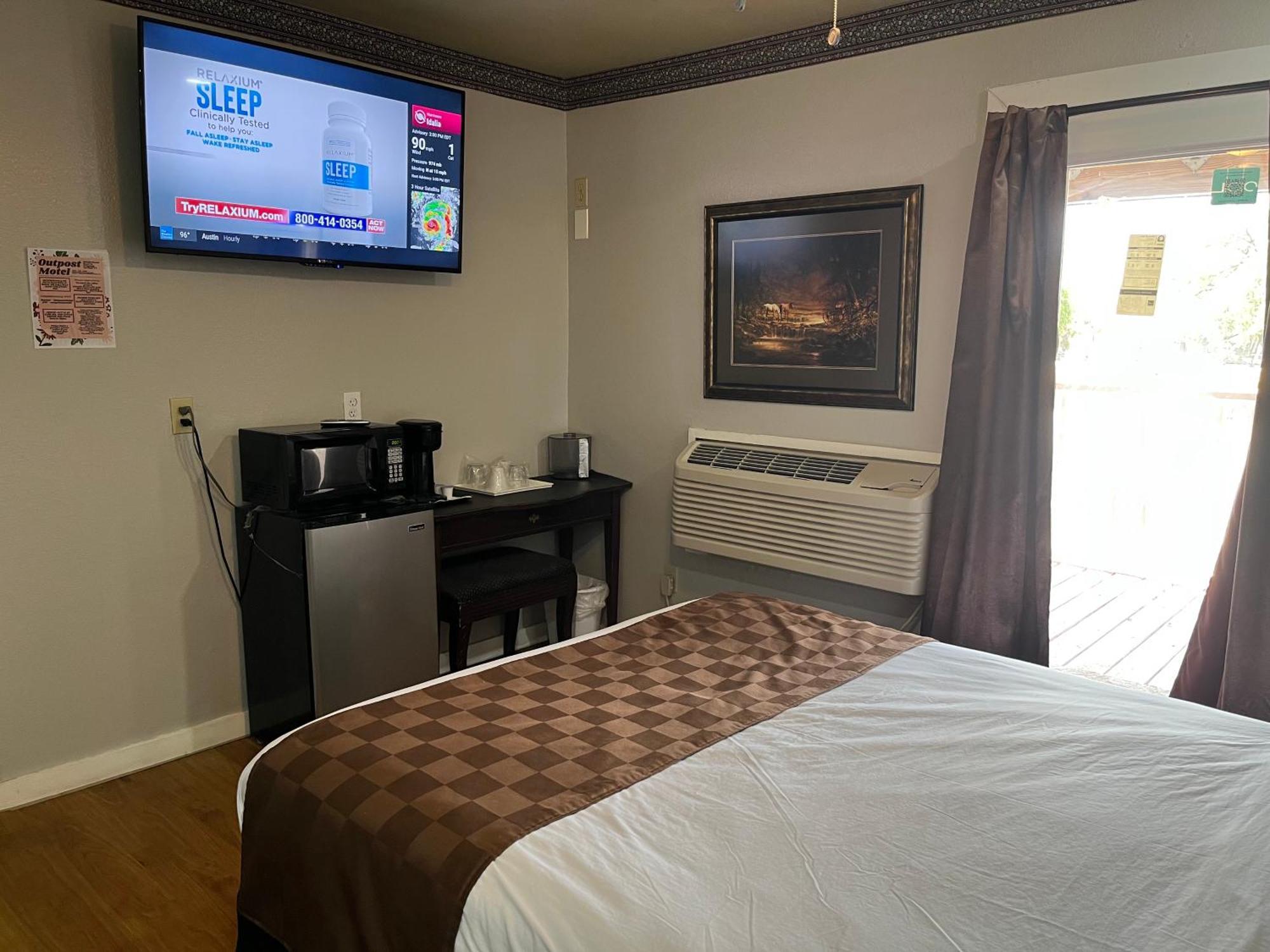 Outpost Motel ドリッピング・スプリングス エクステリア 写真