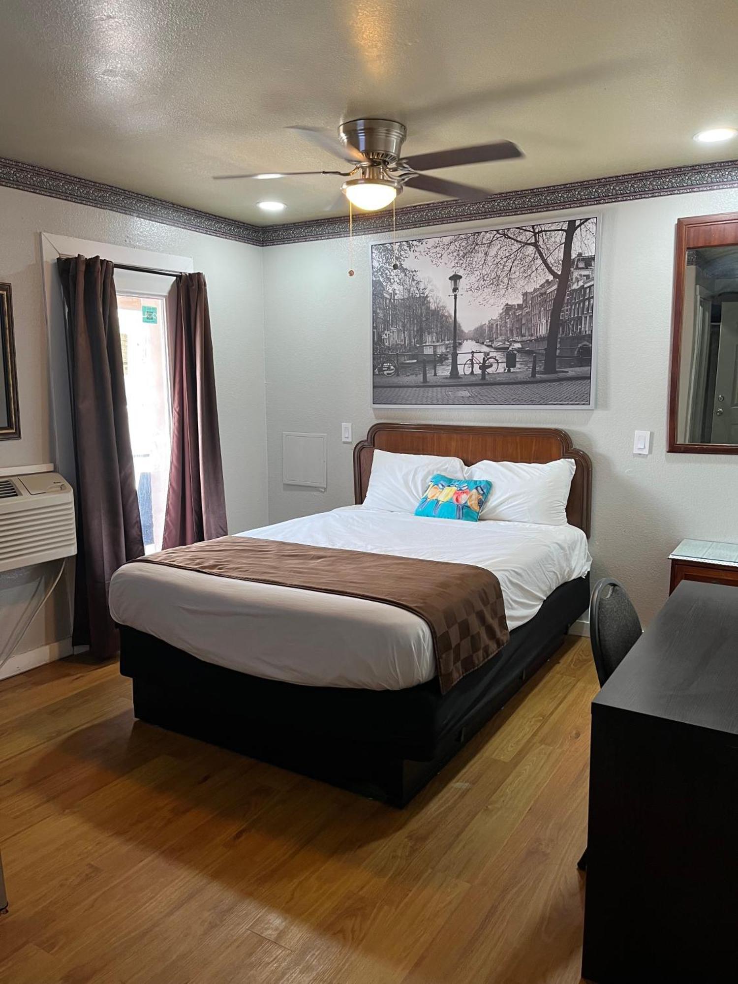 Outpost Motel ドリッピング・スプリングス エクステリア 写真